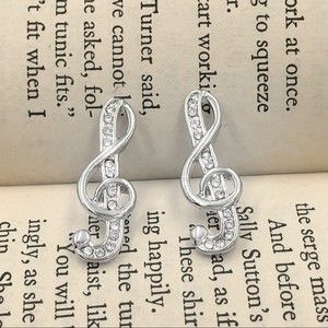 🌼 Treble Clef Music Note Stud Earrings